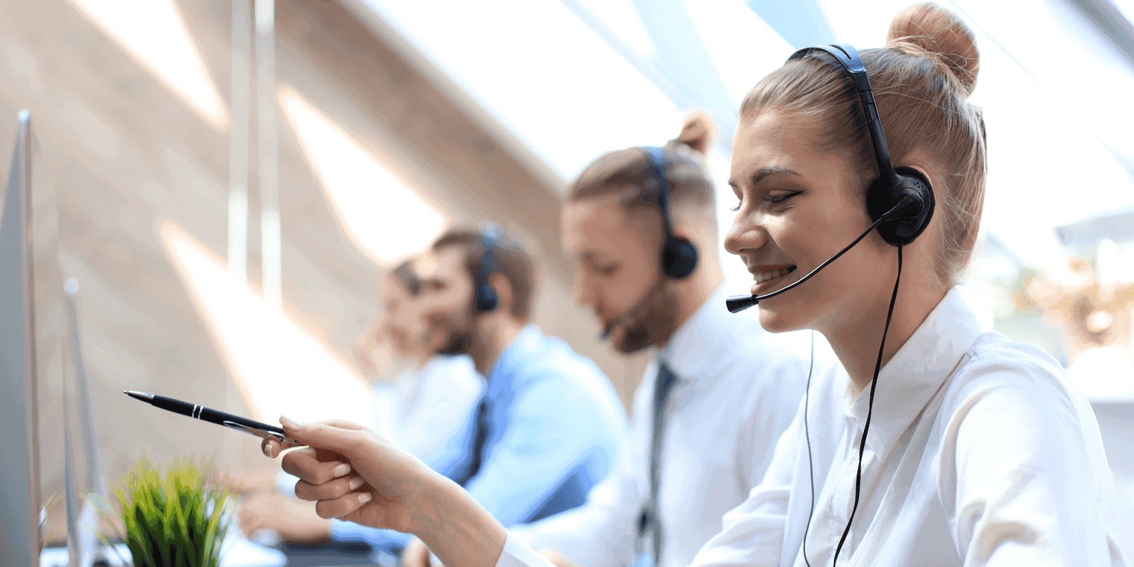 Improve your contact center efficiency Header